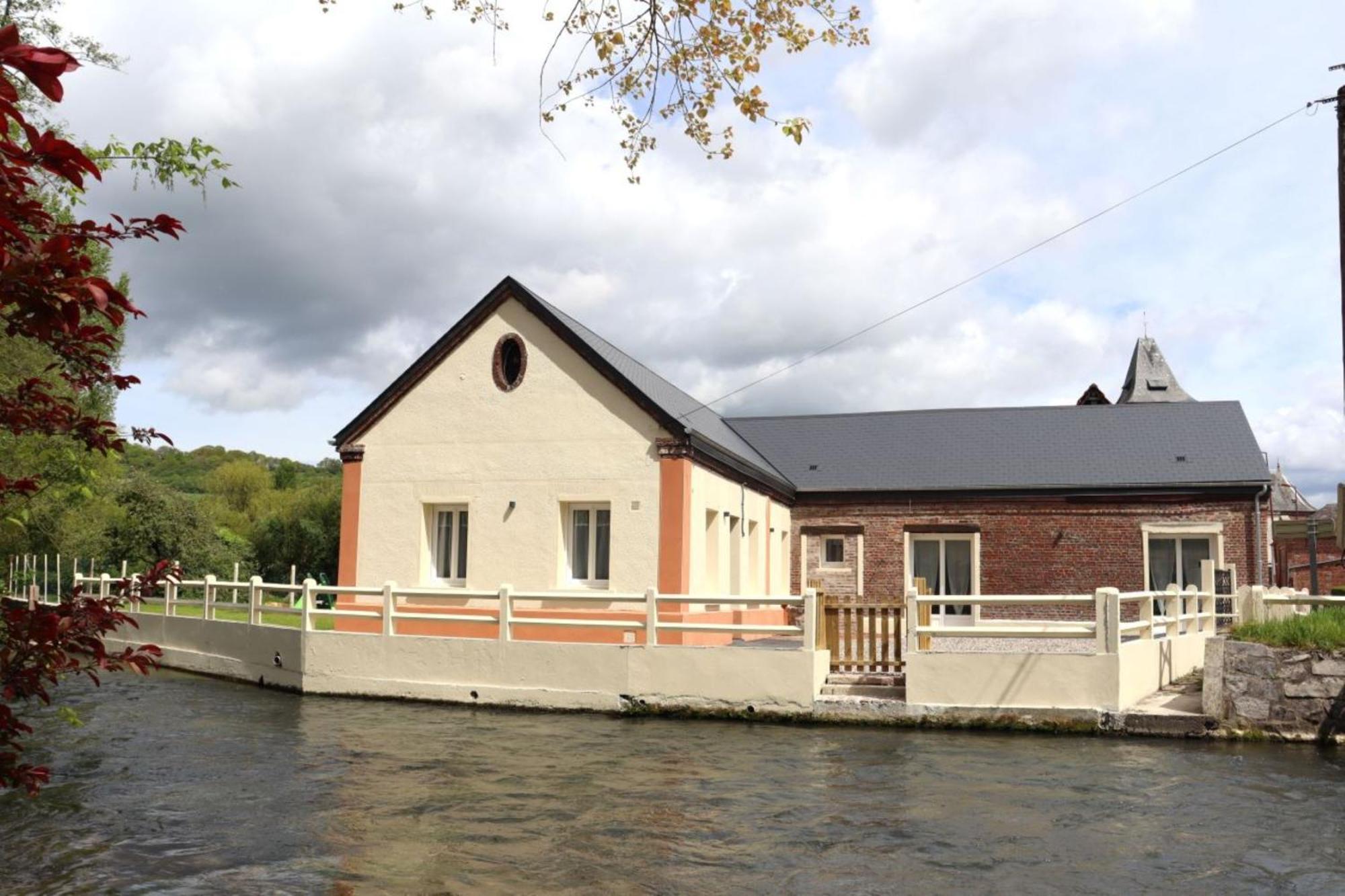 Holiday home Au Clair Matin Sur L'yeres Sept-Meules