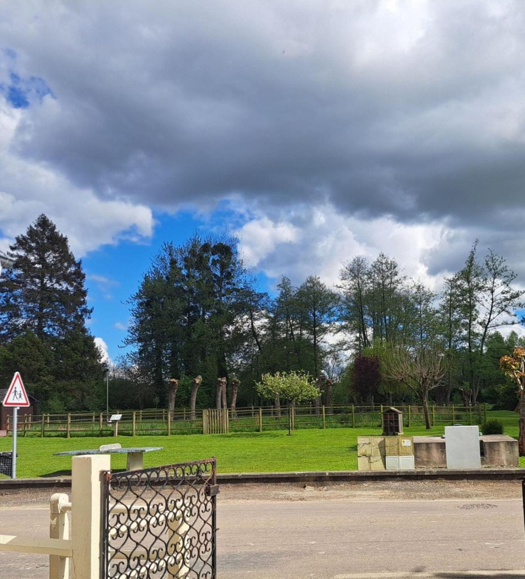 Au Clair Matin Sur L'yeres Holiday home Sept-Meules