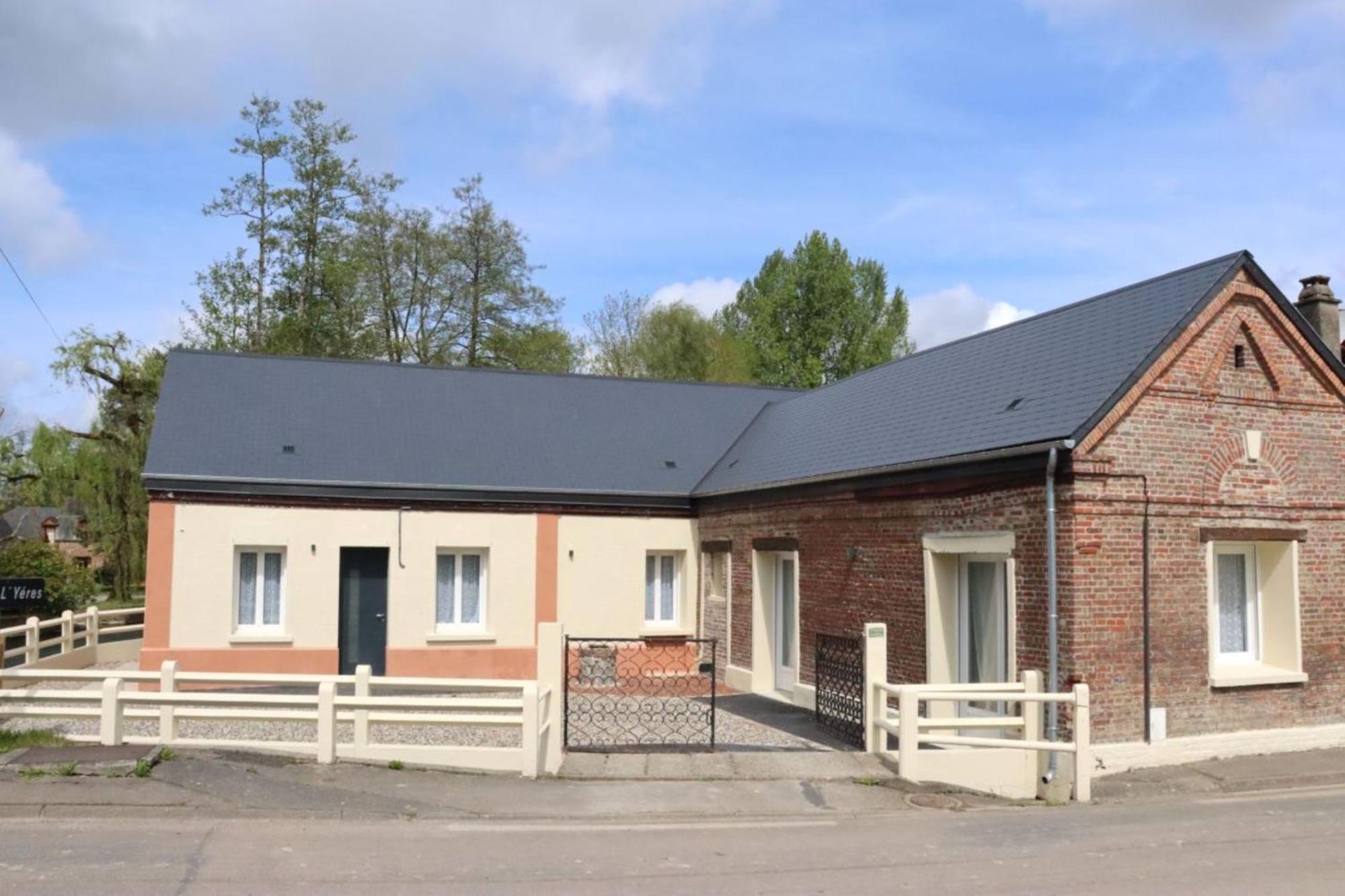 Holiday home Au Clair Matin Sur L'yeres Sept-Meules